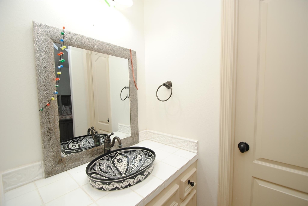 15823 Medina Lake Lane - Photo 32