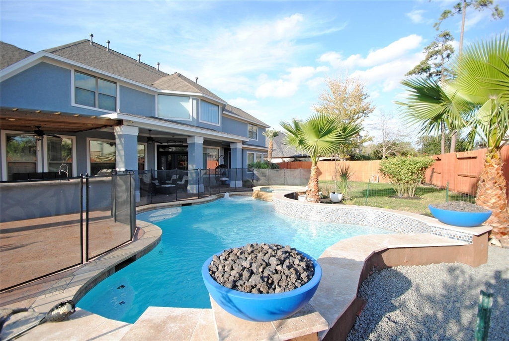 15823 Medina Lake Lane - Photo 44