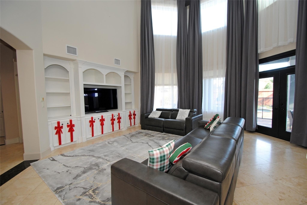 15823 Medina Lake Lane - Photo 9