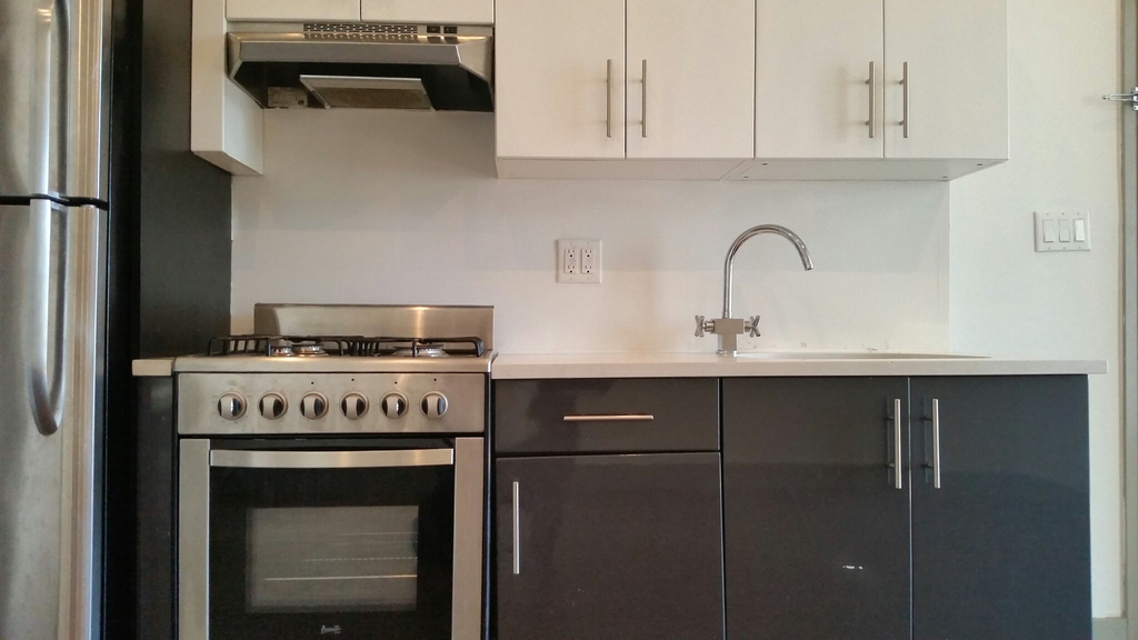 1503 Eastern Pkwy - Photo 2