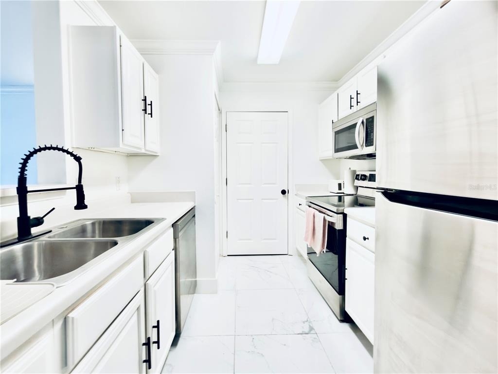 18111 Bridle Bit Lane - Photo 13