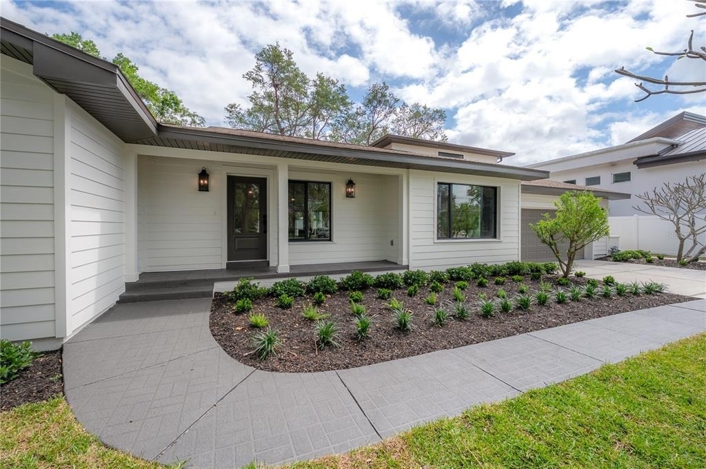471 W Davis Boulevard - Photo 2