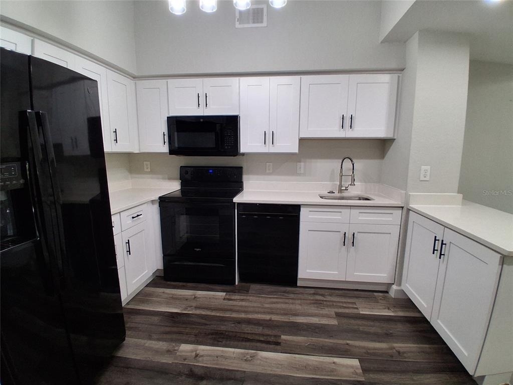 2402 W Azeele Street - Photo 1