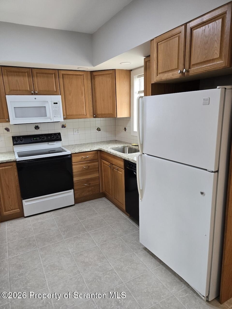 532 Boulevard Avenue - Photo 3