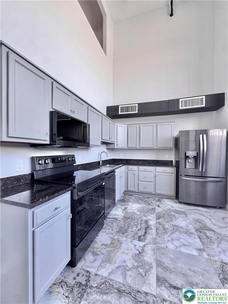 11 W 2nd Street - Photo 4
