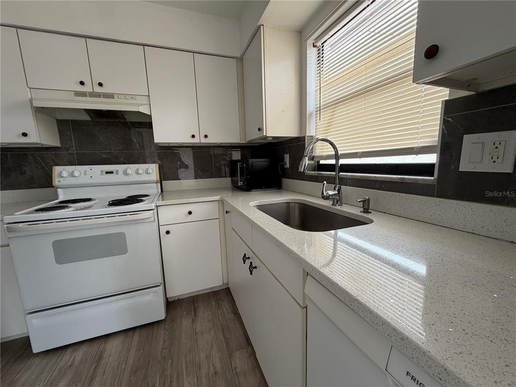 1767 Valencia Avenue - Photo 7