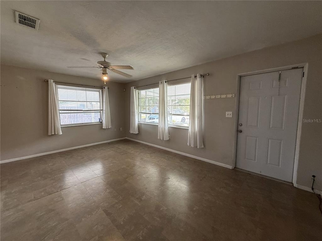 2402 9th Street E - Photo 3