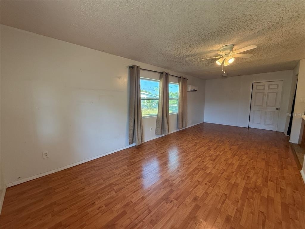 915 14th Street E - Photo 14