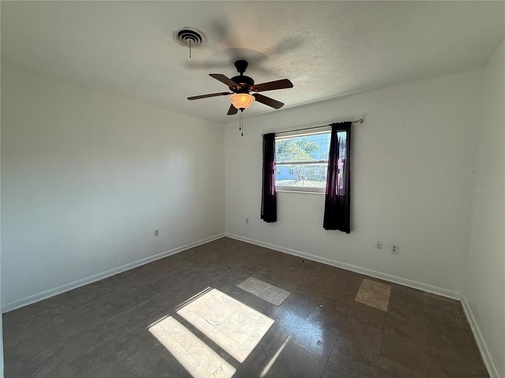 915 14th Street E - Photo 18