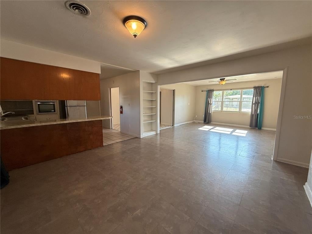 915 14th Street E - Photo 4