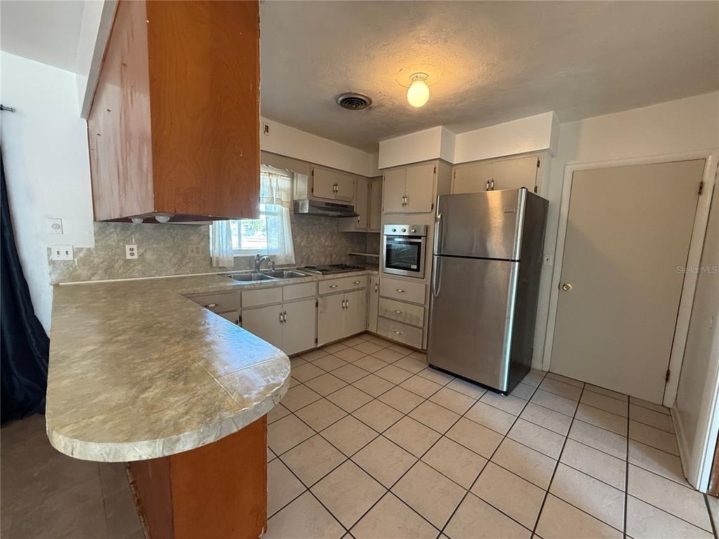 915 14th Street E - Photo 7