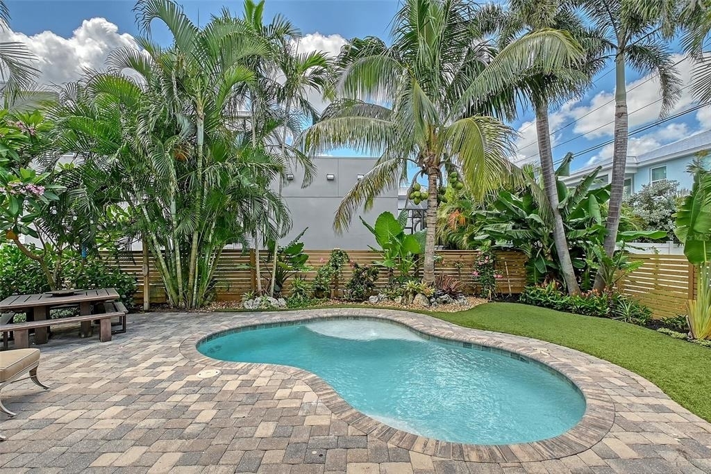 1738 Siesta Drive - Photo 2