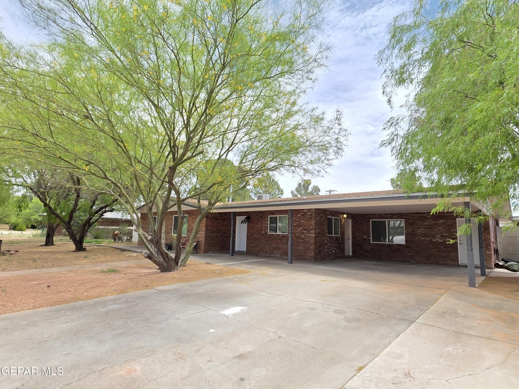 302 Quincy Avenue - Photo 1