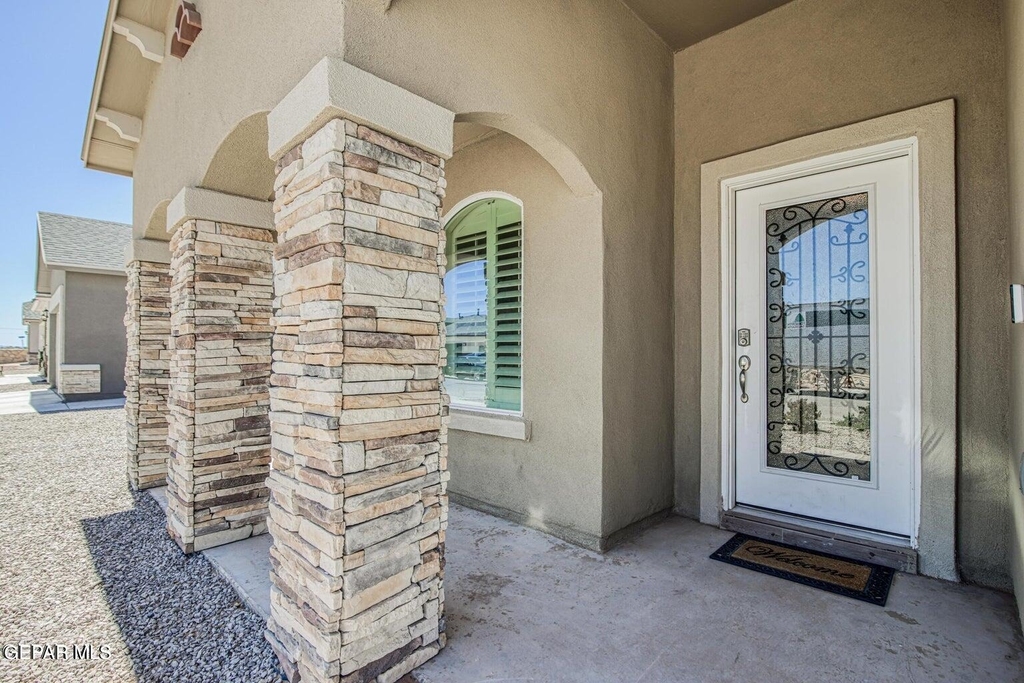 1013 Summer Lake Street - Photo 4