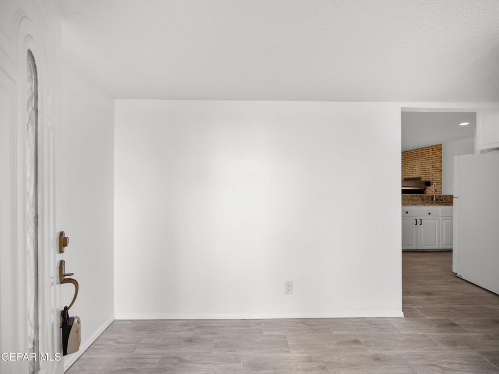 5205 Nome Avenue - Photo 4
