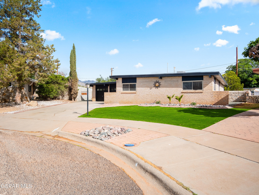 5205 Nome Avenue - Photo 1