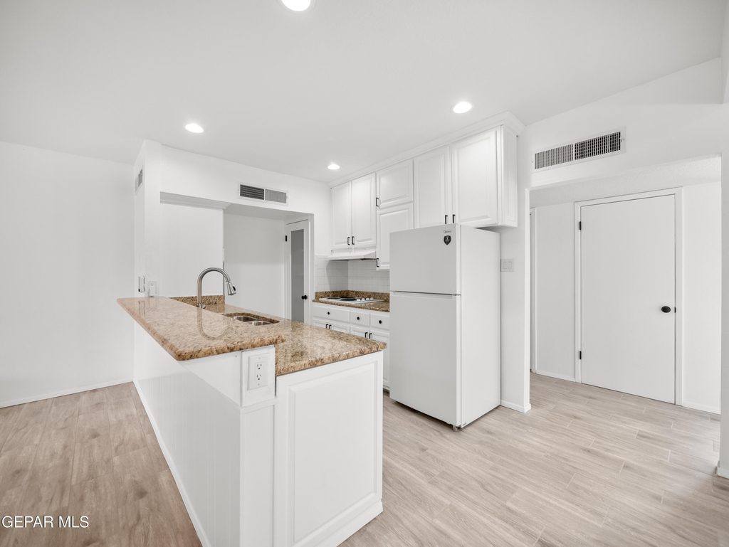 5205 Nome Avenue - Photo 10