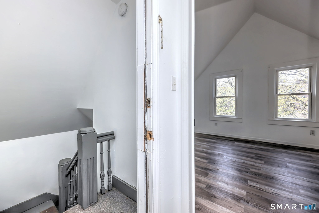 483 Ferry Street - Photo 3