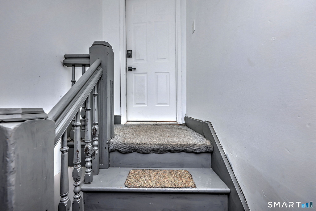 483 Ferry Street - Photo 2