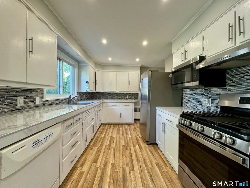 415 Savoy Street - Photo 3