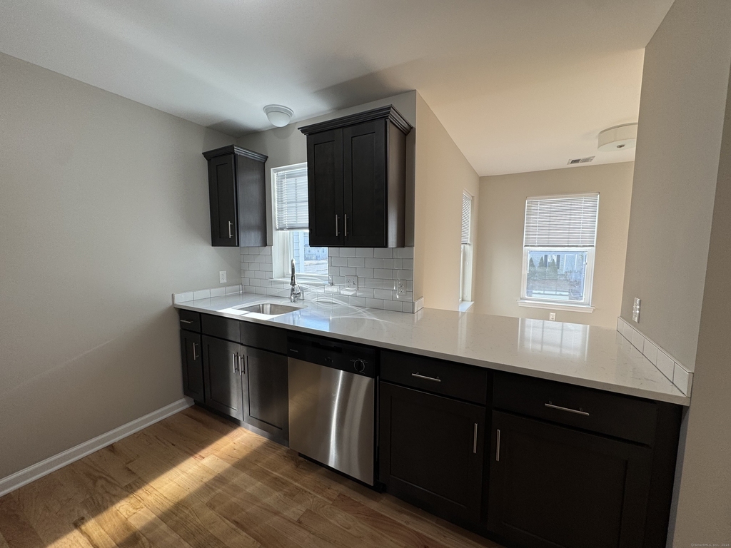 314 Bridgeport Avenue - Photo 7