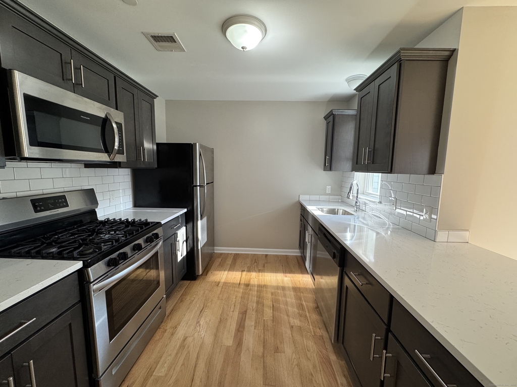 314 Bridgeport Avenue - Photo 6