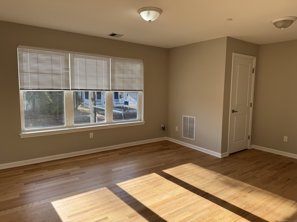 314 Bridgeport Avenue - Photo 3