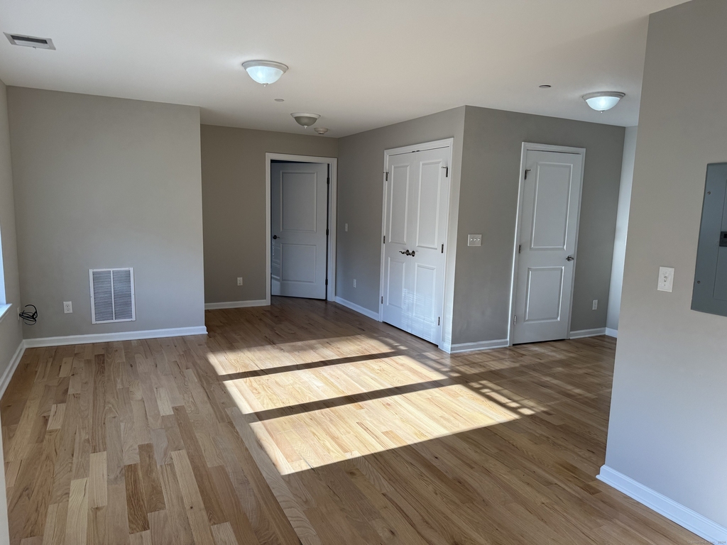 314 Bridgeport Avenue - Photo 5