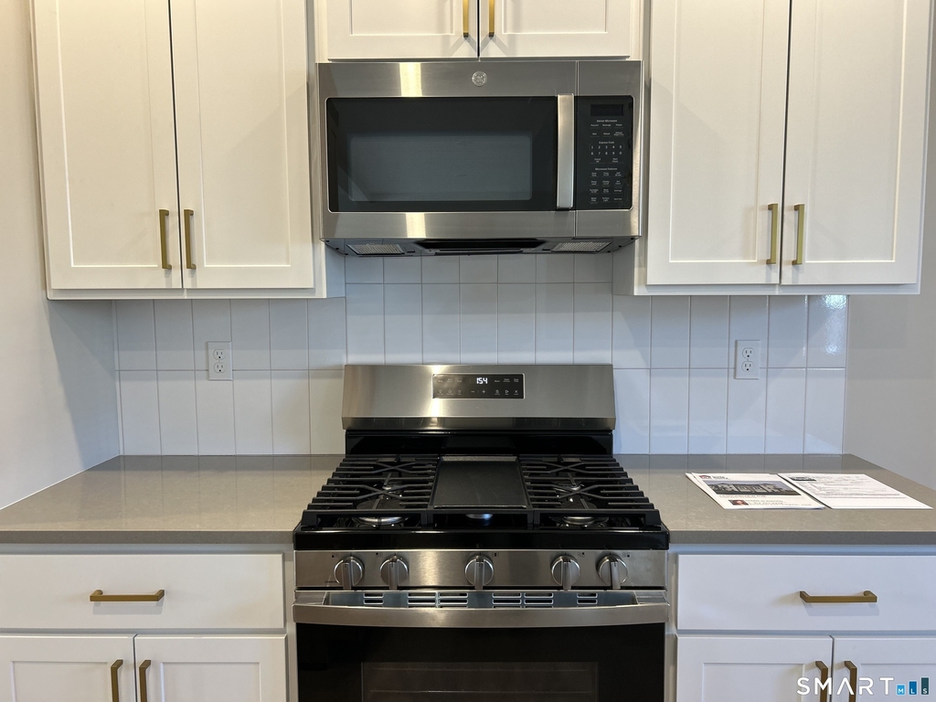 62 Soundview Avenue - Photo 0