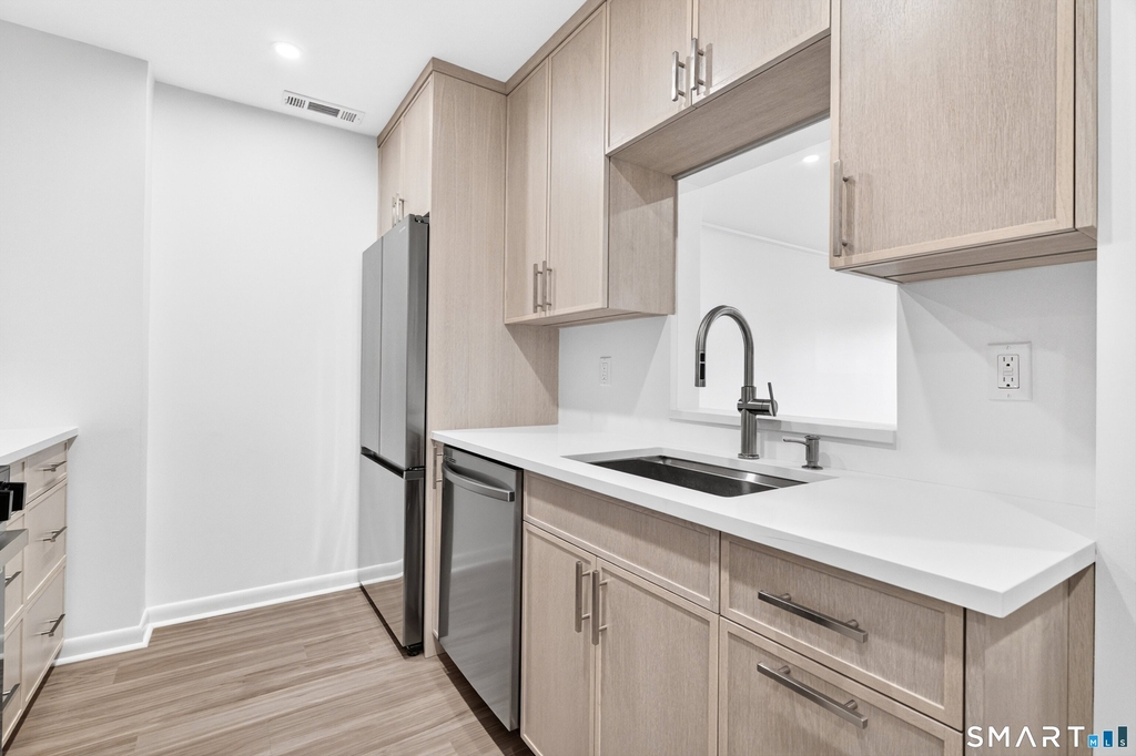 1500 Bedford Street - Photo 2