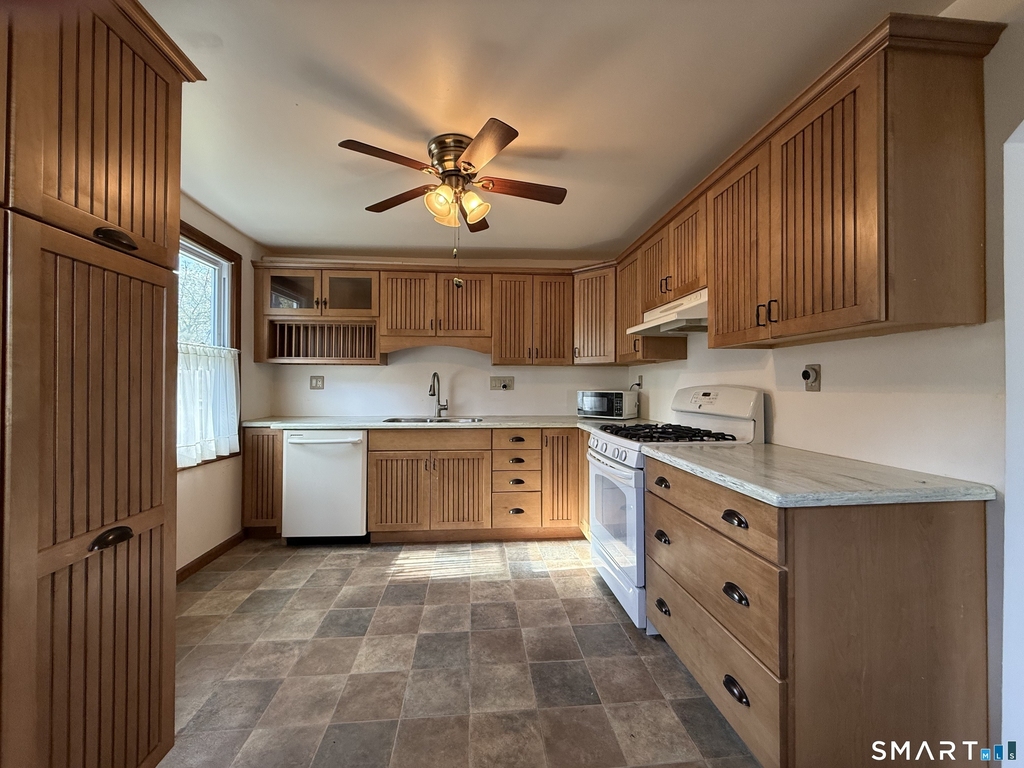218 Melville Drive - Photo 3
