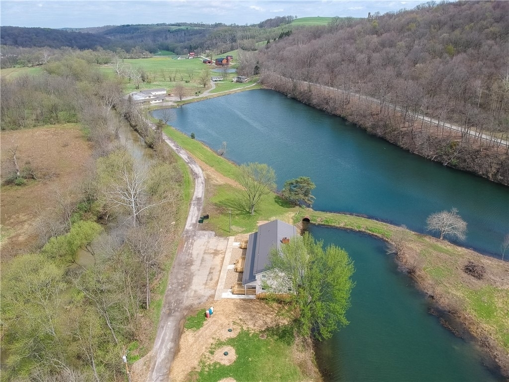 153 Kathleen Dr - Photo 0