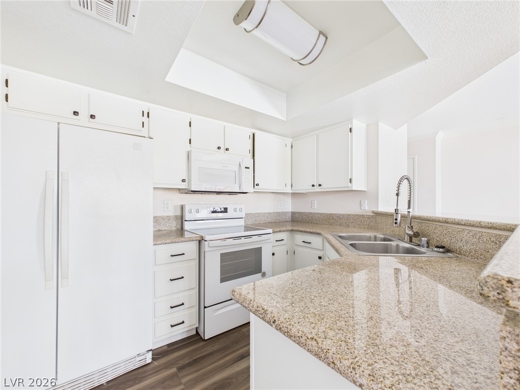 8600 W Charleston Boulevard - Photo 11