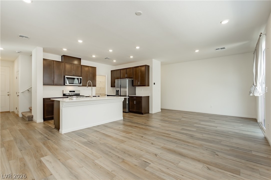 9108 Vesey Avenue - Photo 0