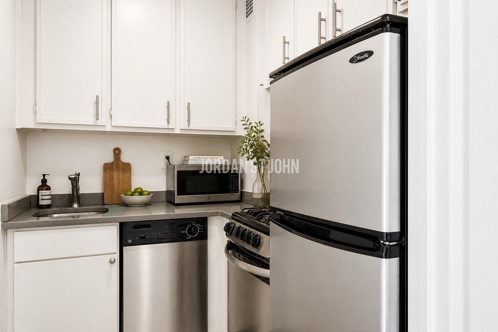 E 36TH ST - Photo 3