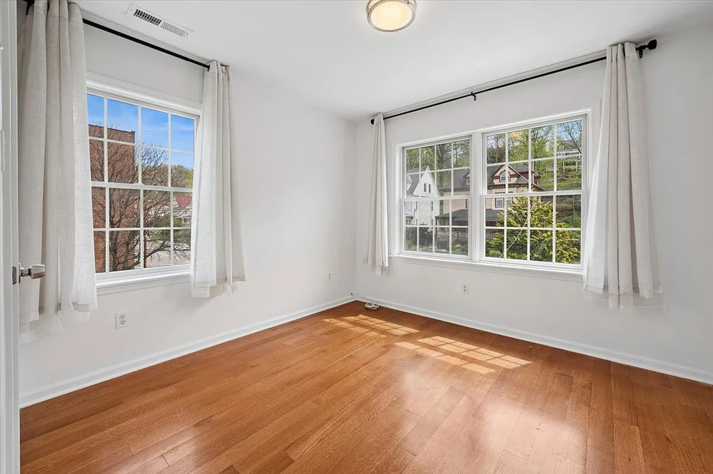 727 Warburton Avenue - Photo 2