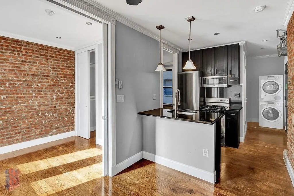 E 106th St - Photo 1