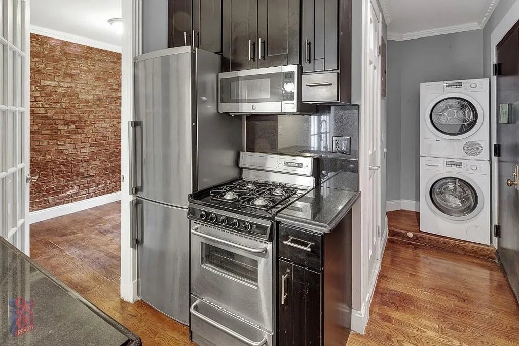E 106th St - Photo 0