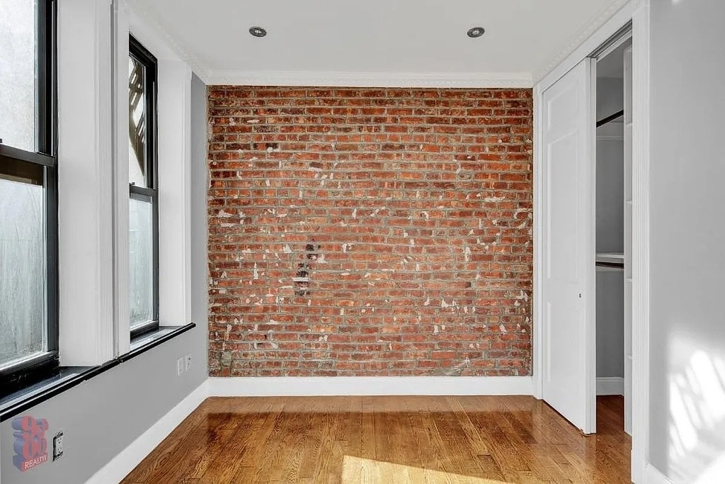 E 106th St - Photo 4