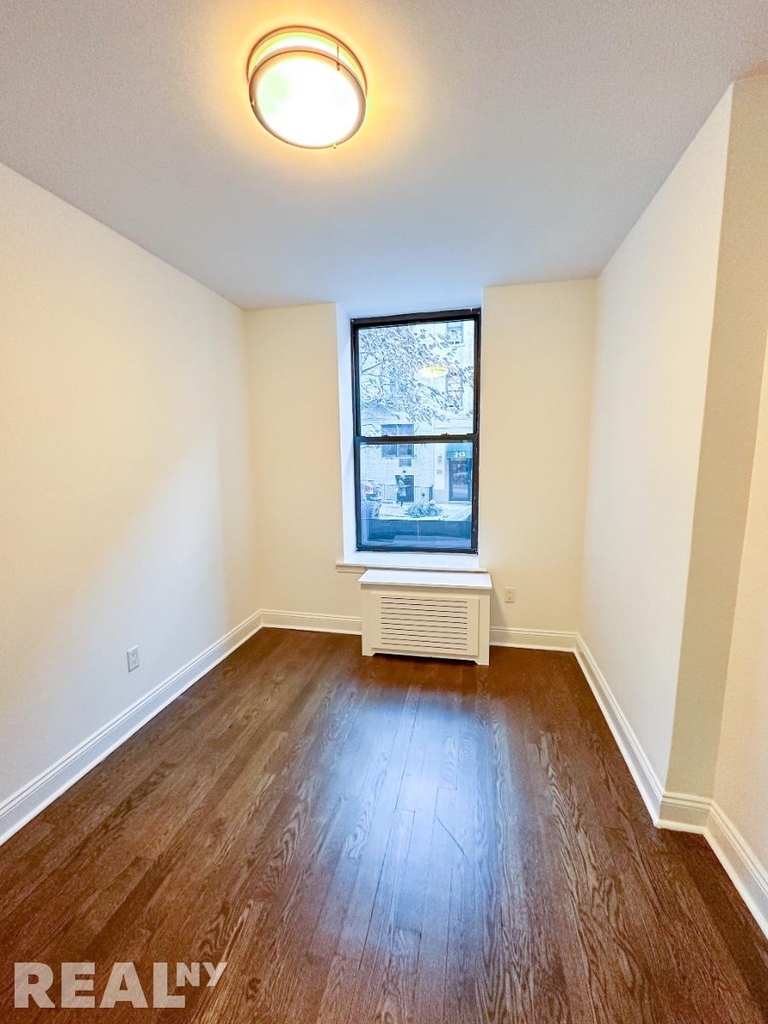 E 89th St - Photo 4