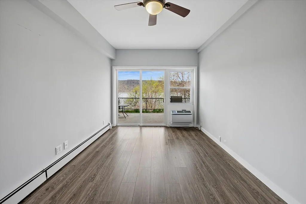 727 Warburton Ave - Photo 2