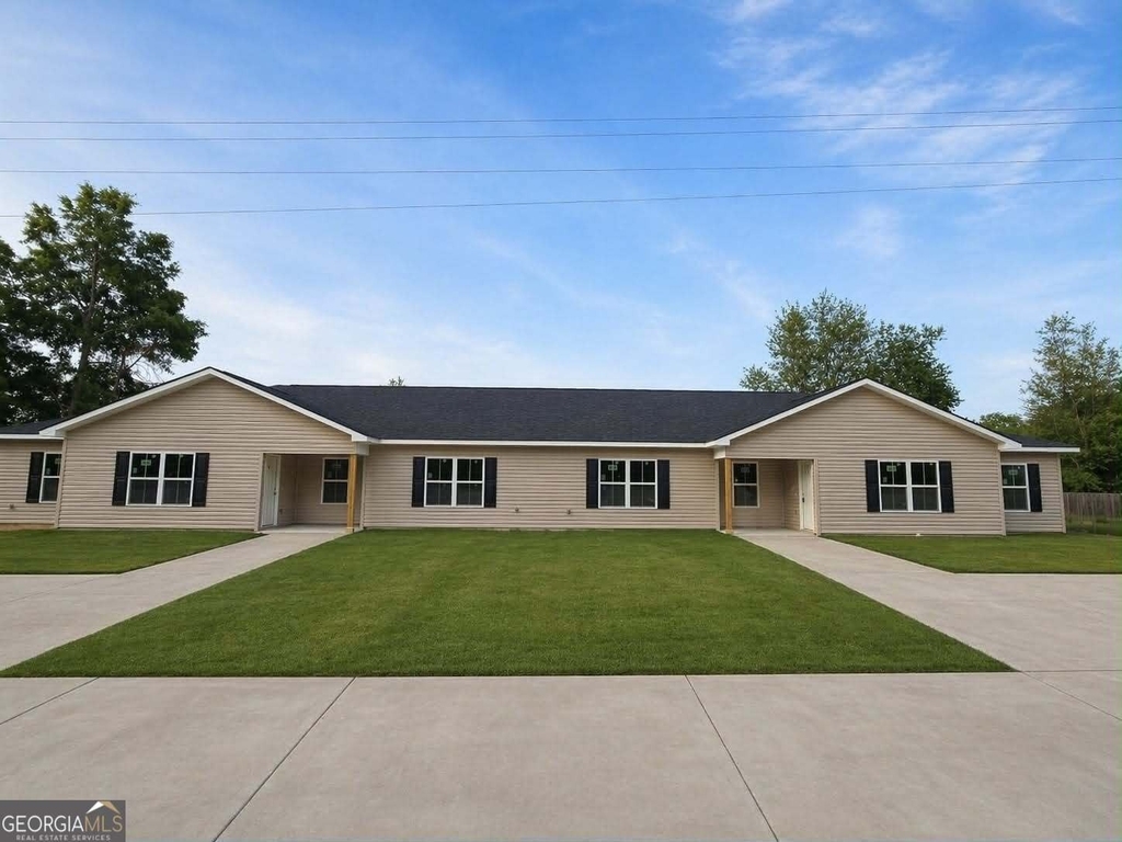 302 Hawaii Avenue - Photo 0