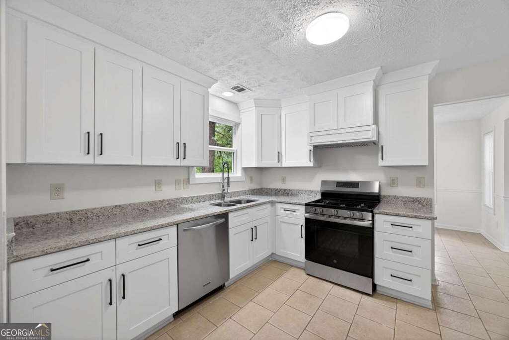 6898 Babbling Brook Drive - Photo 3
