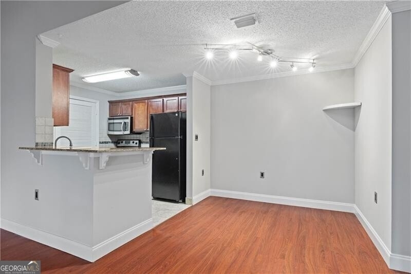 640 Granville Court - Photo 10