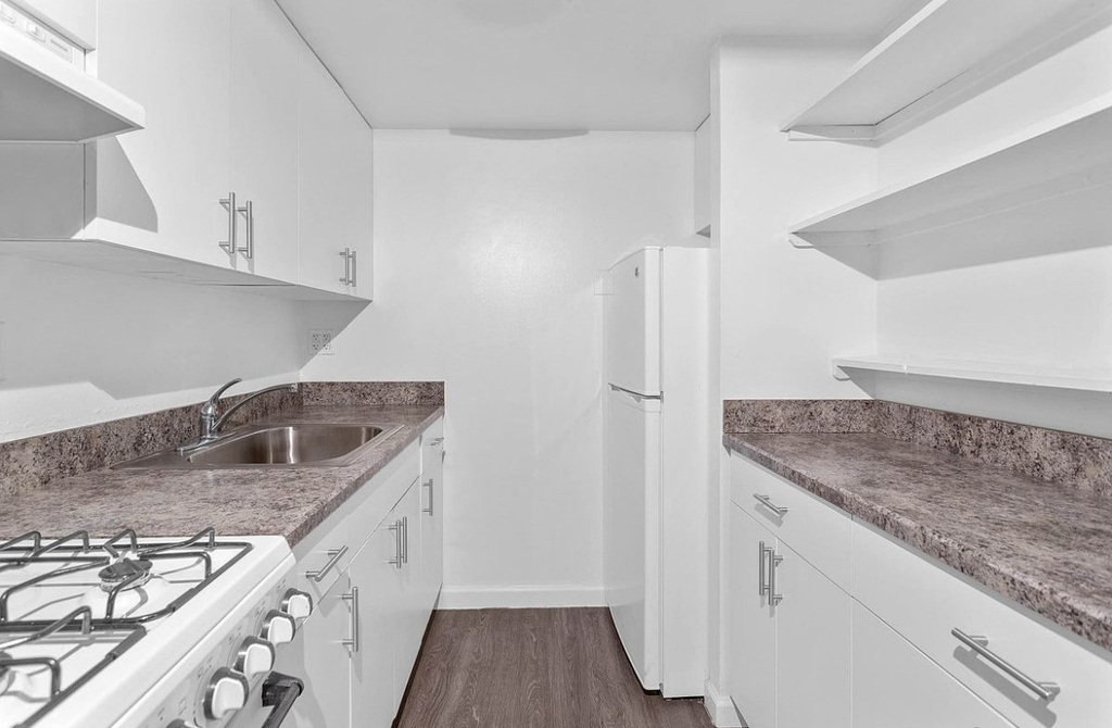 88 Fulton Street - Photo 2