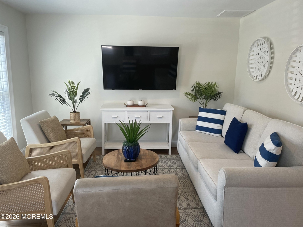 32 Franklin Avenue - Photo 2