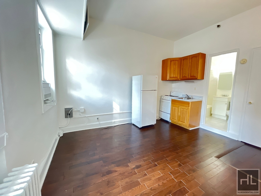 Second Avenue - Photo 1