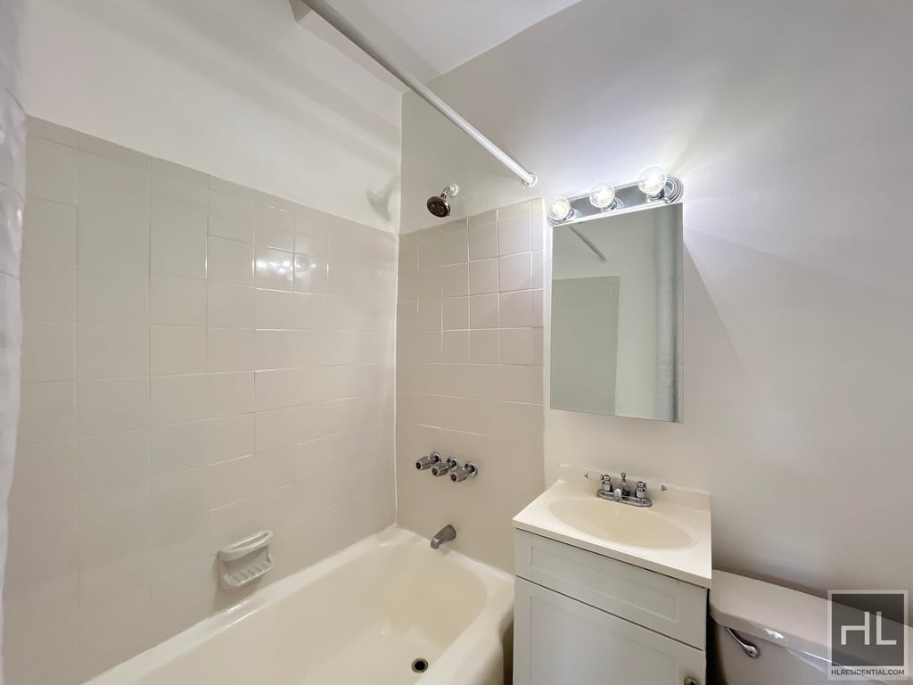 Second Avenue - Photo 3