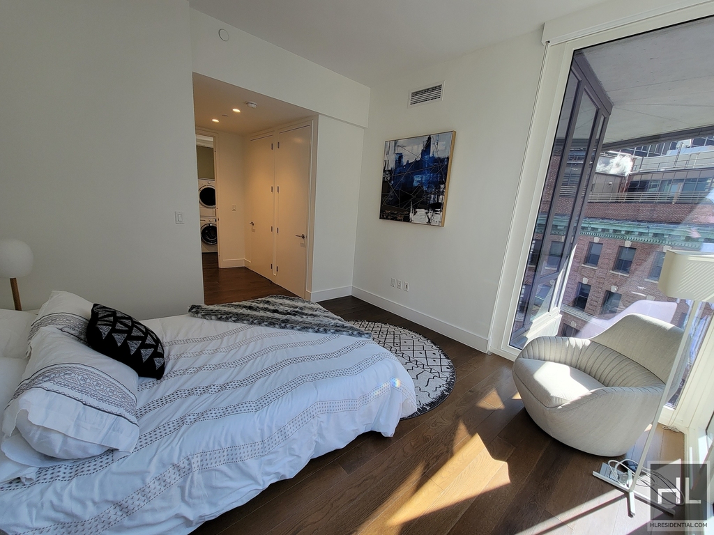 East 44th Street - Photo 1