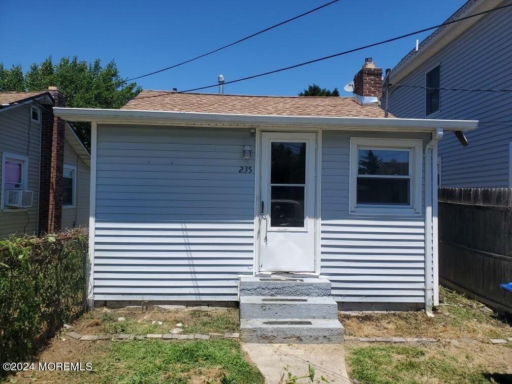 235 Bay Avenue - Photo 1